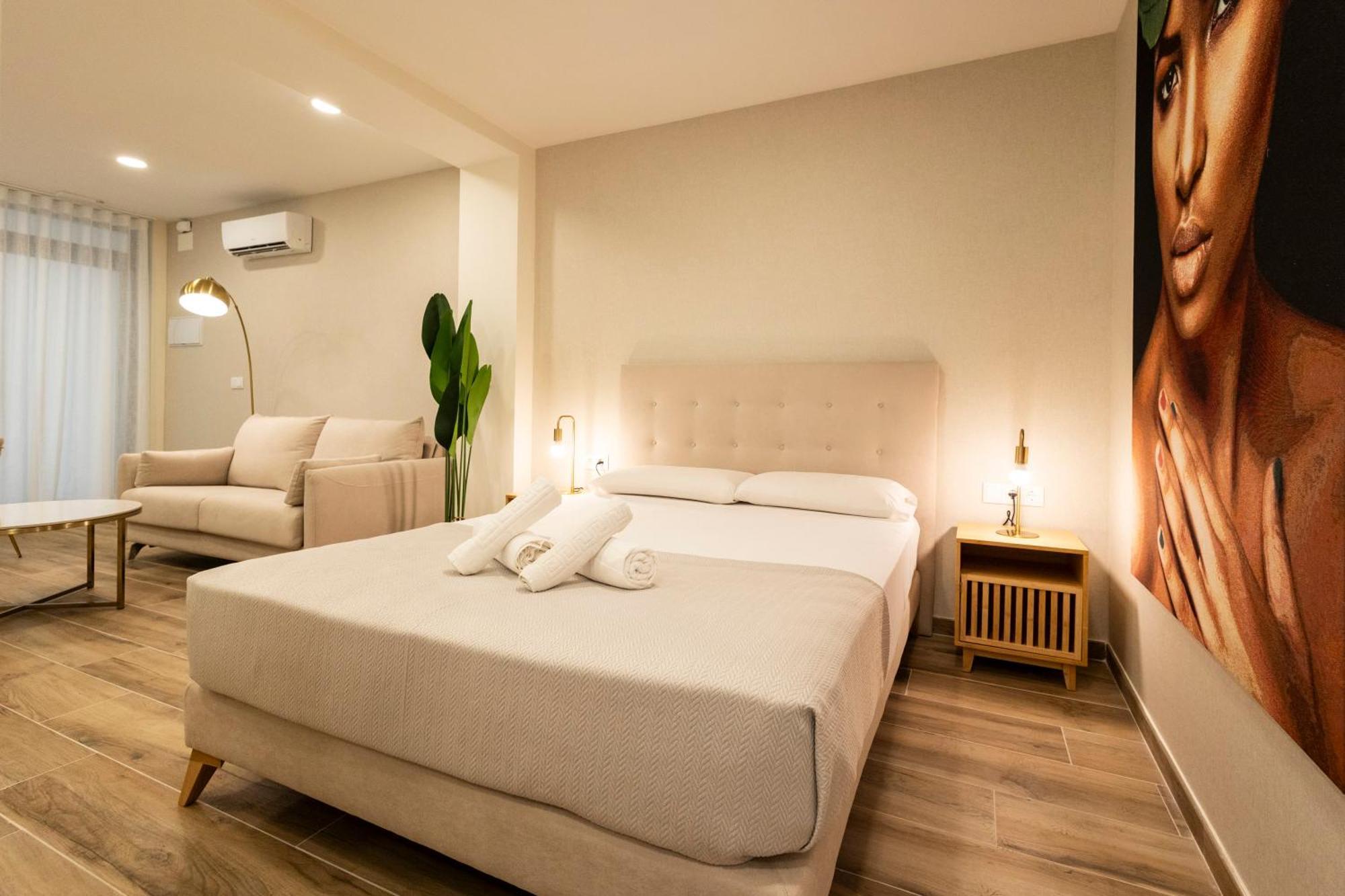 ולנסיה Cortes Suites By Concept Flats מראה חיצוני תמונה