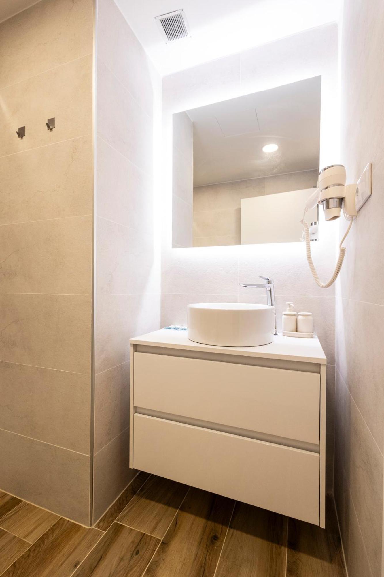 ולנסיה Cortes Suites By Concept Flats מראה חיצוני תמונה