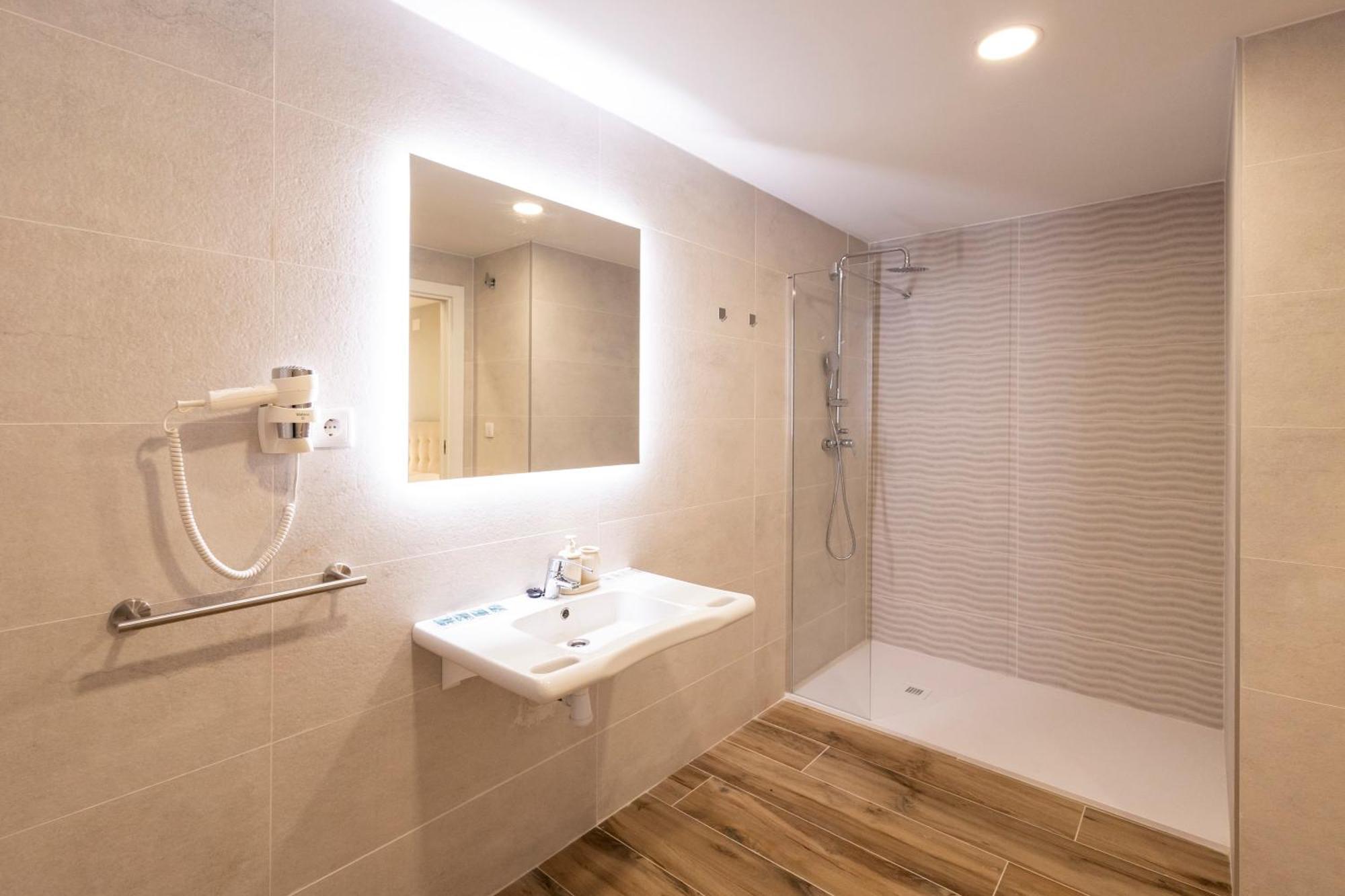 ולנסיה Cortes Suites By Concept Flats מראה חיצוני תמונה