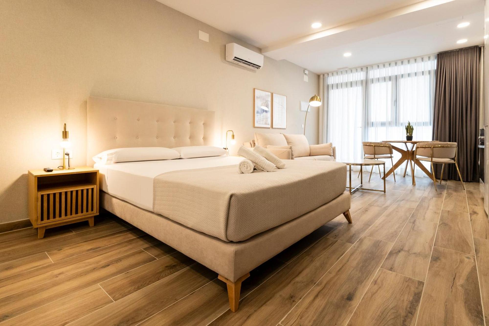 ולנסיה Cortes Suites By Concept Flats מראה חיצוני תמונה
