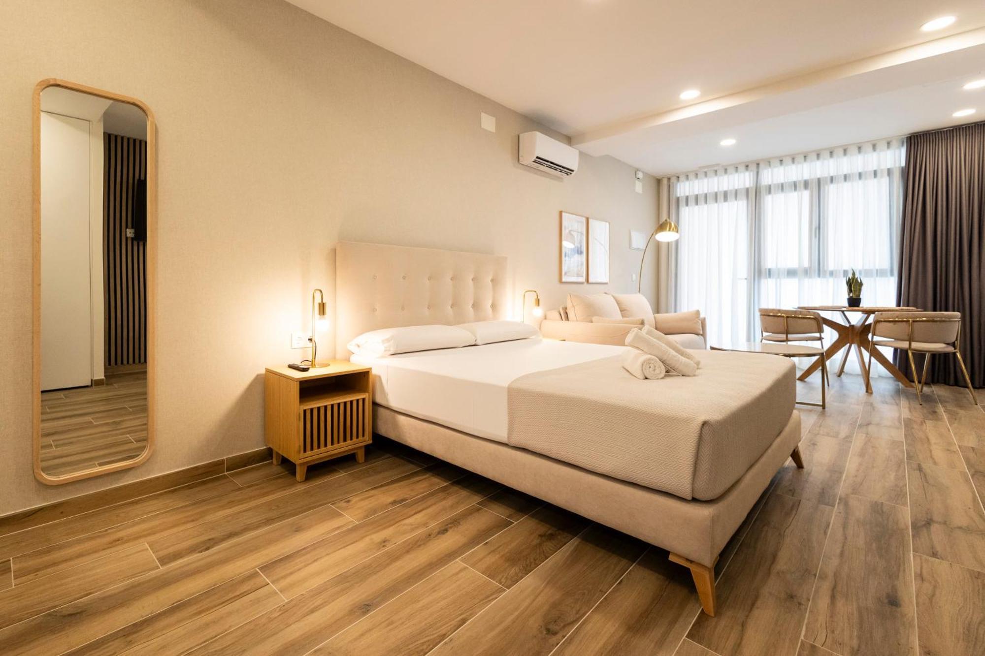 ולנסיה Cortes Suites By Concept Flats מראה חיצוני תמונה